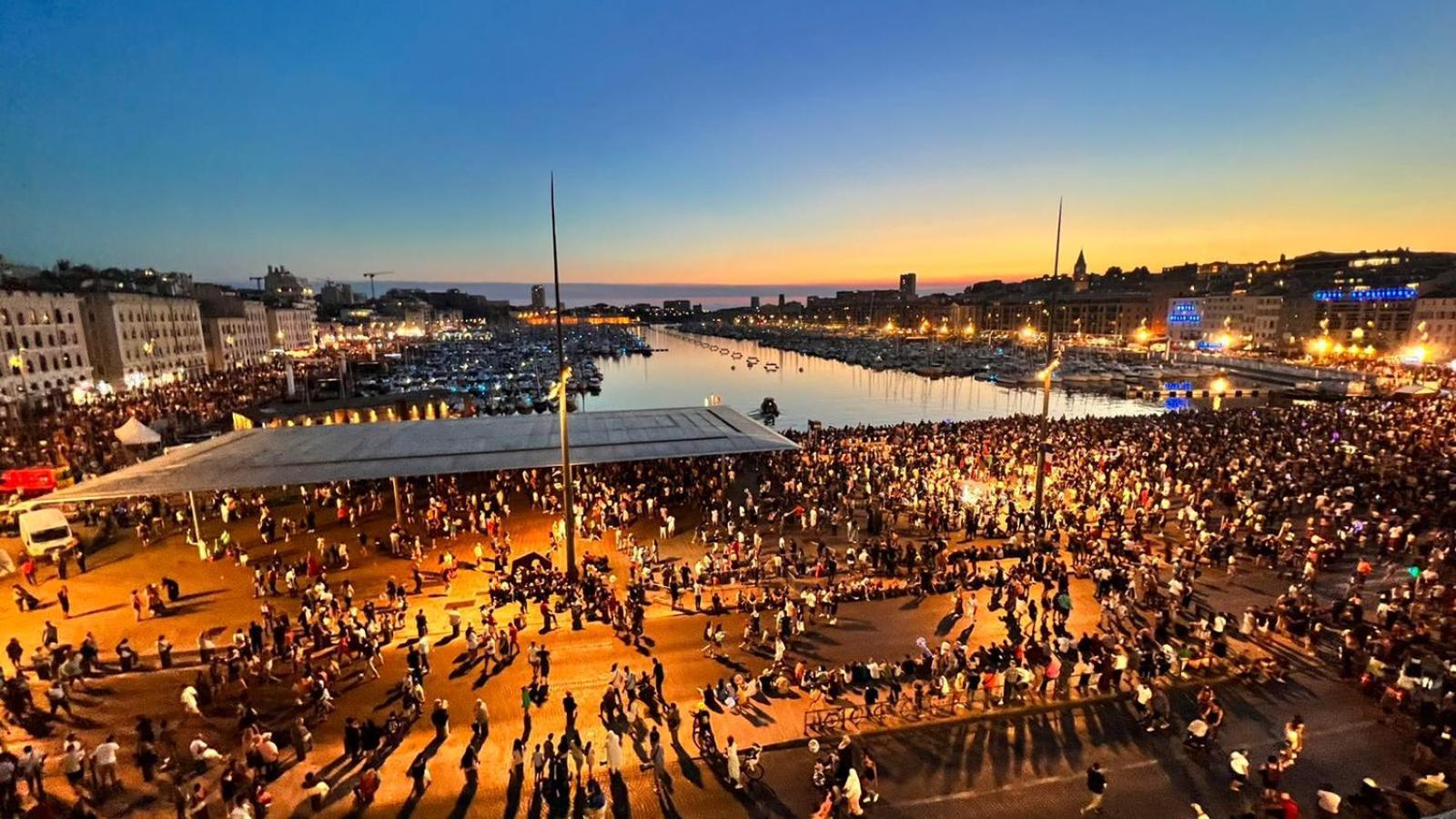 Face Au Vieux Port Vue 180 De Notre Dame Au Panier Lägenhet Marseille Rum bild